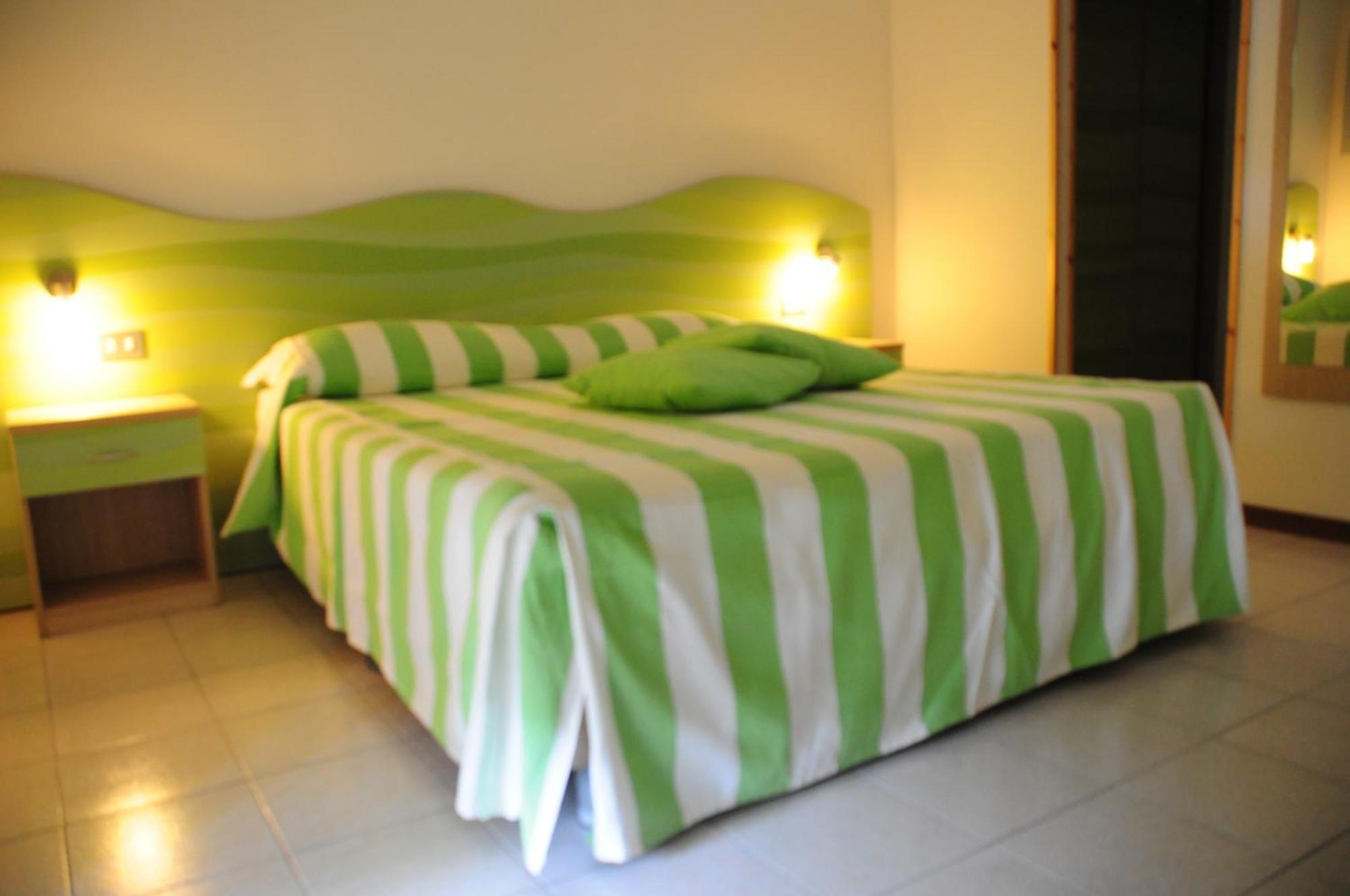 Club Village & Hotel Spiaggia Romea Lido di Volano Rum bild