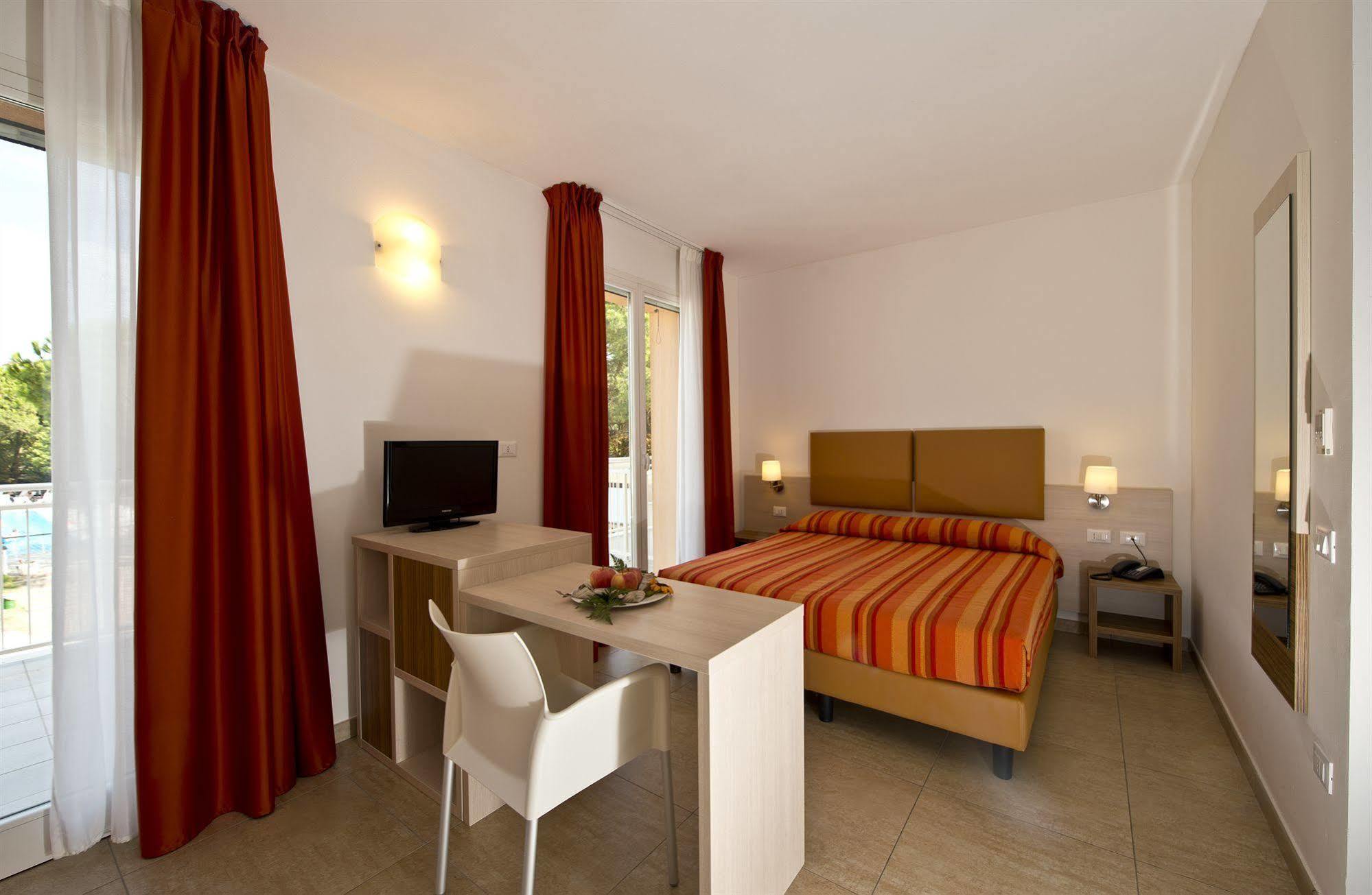Club Village & Hotel Spiaggia Romea Lido di Volano Exteriör bild