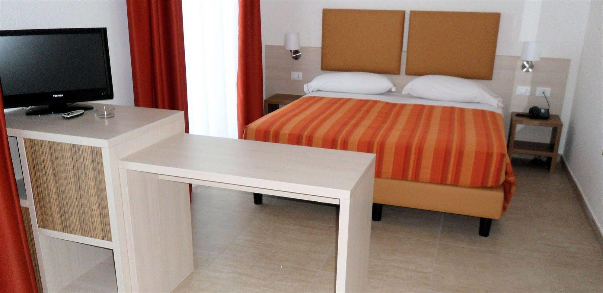 Club Village & Hotel Spiaggia Romea Lido di Volano Exteriör bild