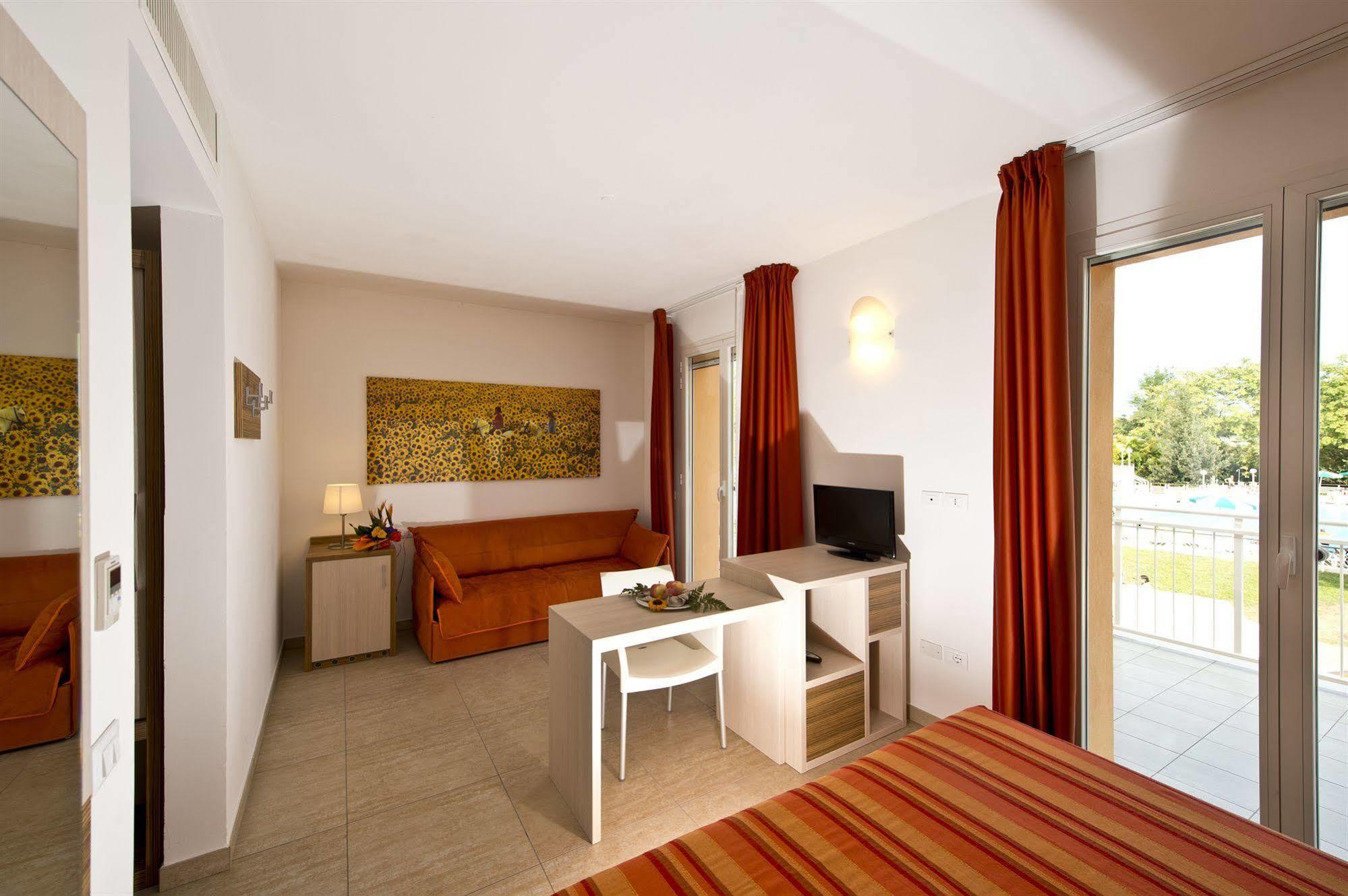 Club Village & Hotel Spiaggia Romea Lido di Volano Exteriör bild